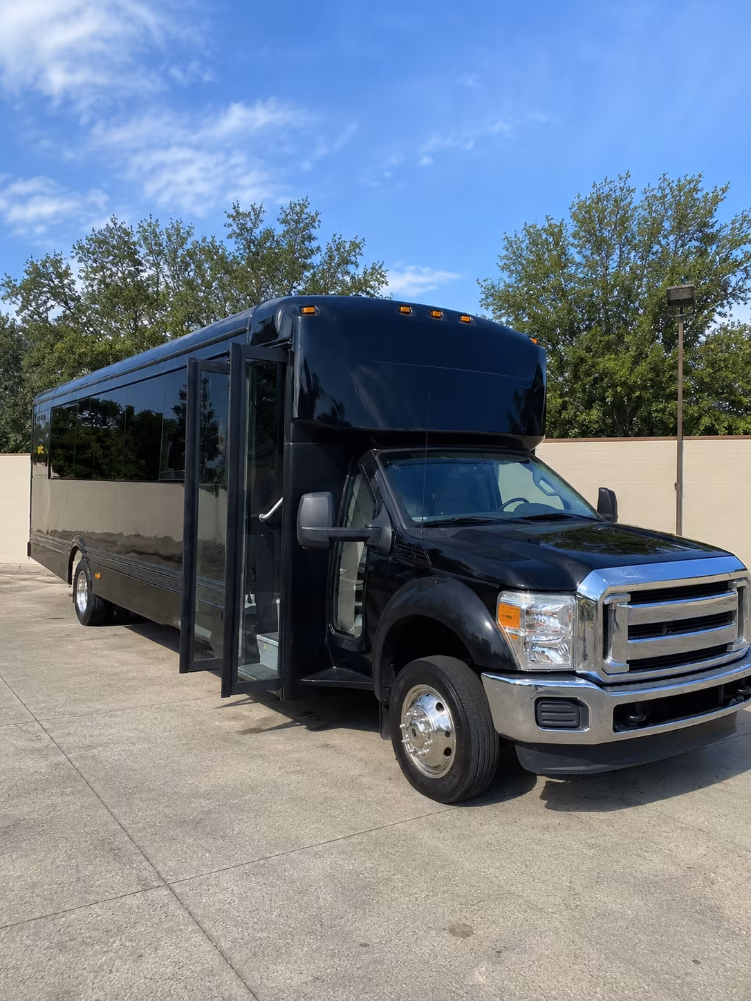 wayne 20 passenger party bus
