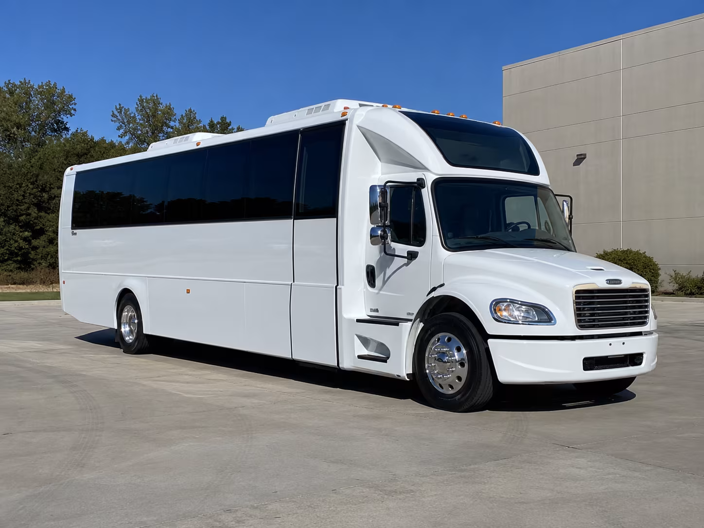 wayne 28 passenger party bus